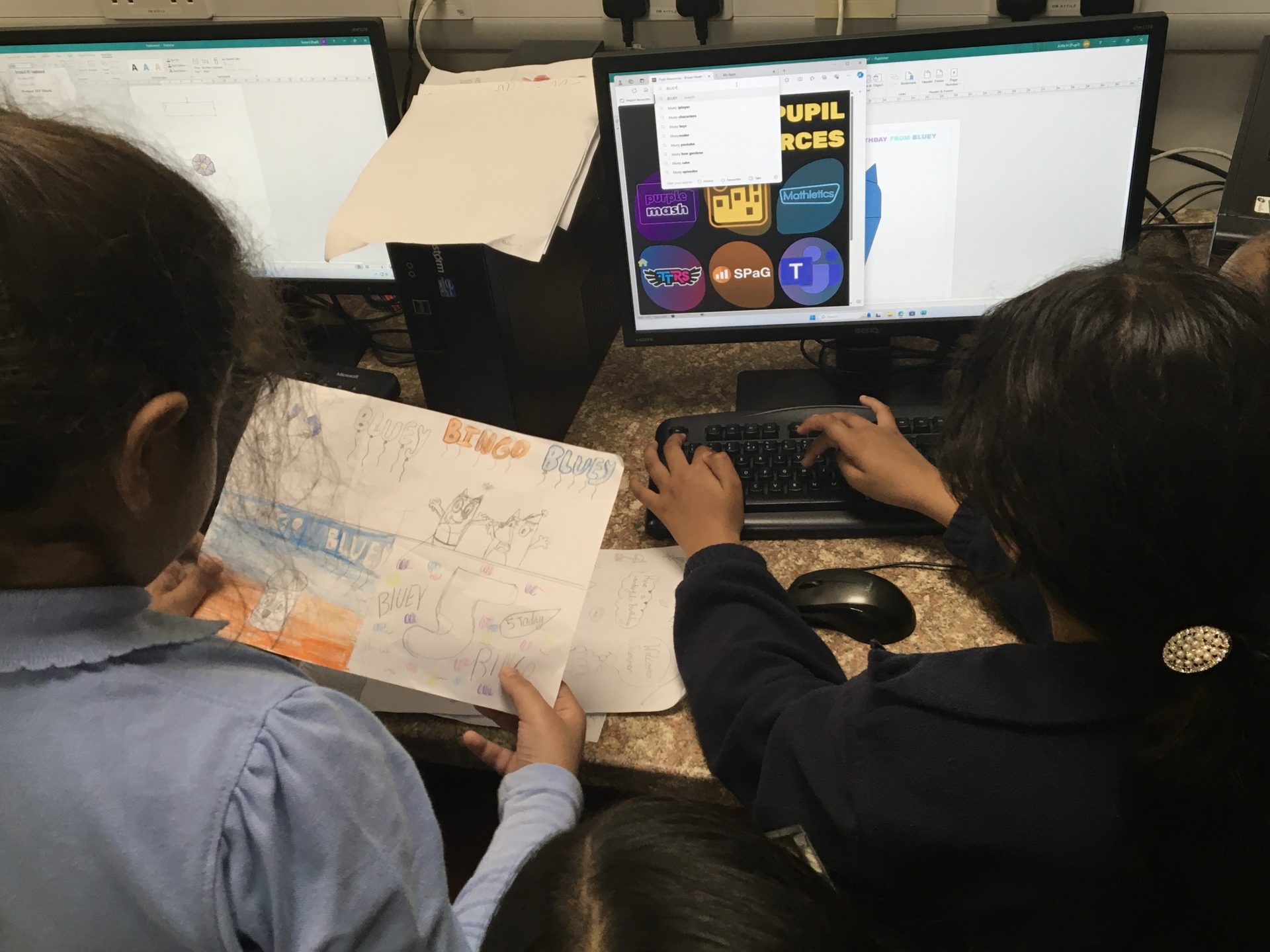 Graphic designers in 5W